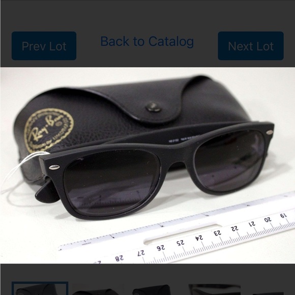 Ray-Ban RB2132 New Wayfarer Classic Sunglasses - Black
With original case - Picture 3 of 10